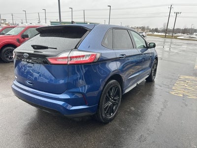 2022 Ford Edge Base