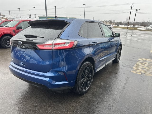 2022 Ford Edge Base